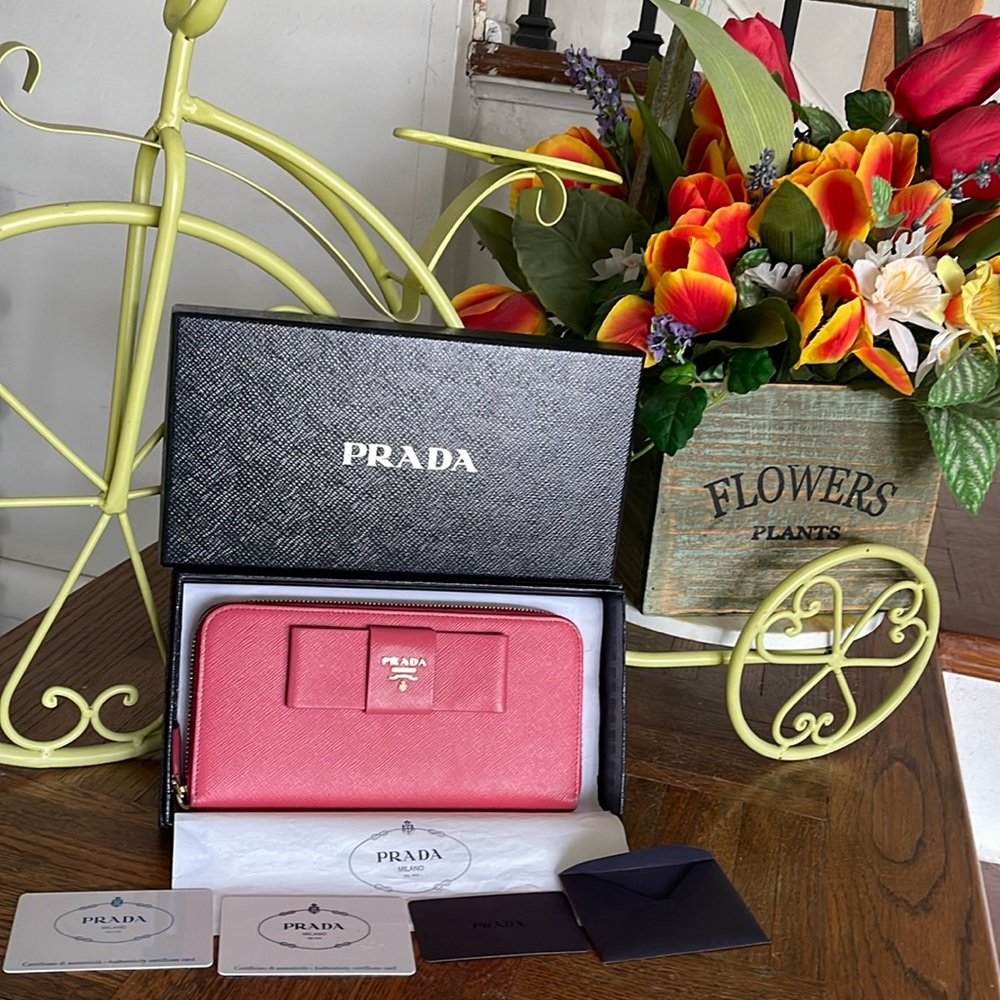 NWB Authentic Prada Fiocco bow Peonia  zip wallet
